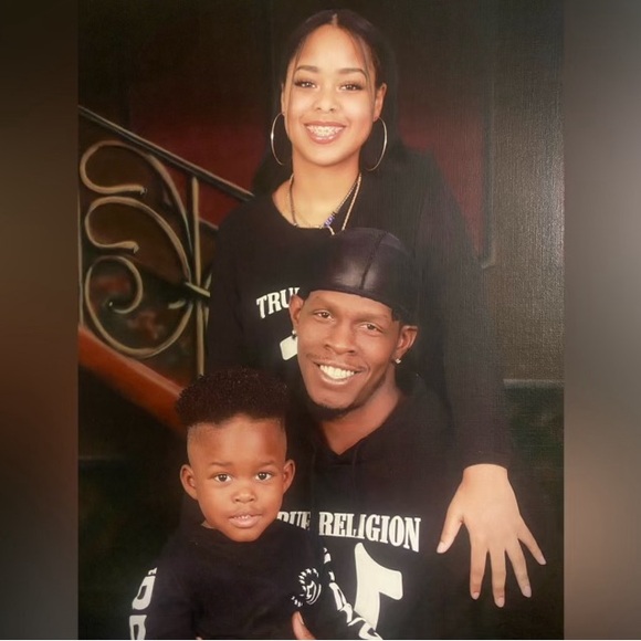 CO-HOST LIVE SHOW with @_KingRicky & @hispanicmimii05 🤭 - Picture 5 of 7